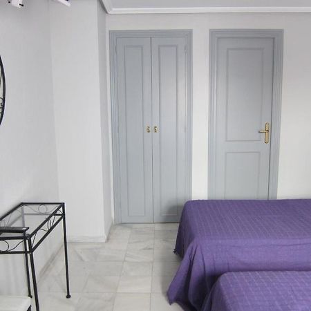 Hostal Alicia San Pedro de Alcántara Exterior foto