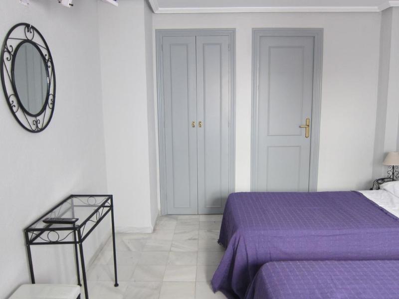 Hostal Alicia San Pedro de Alcántara Exterior foto